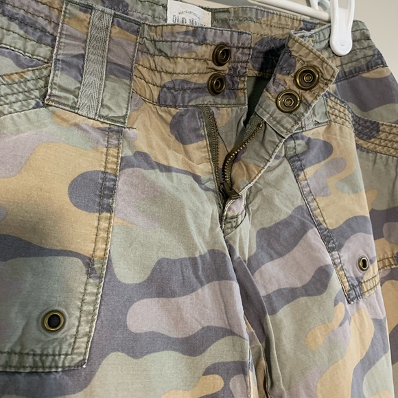 Old Navy Camo Straight Leg Cargo Pants - Picture 4 of 9